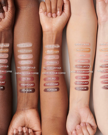 A sleek satin lipstick with full-coverage, pigment-rich colour in a comfortable formula that hydrates lips for eight hours.
