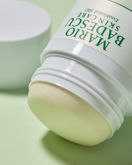 Clean deodorant to neutralize body odor & nourish underarms.