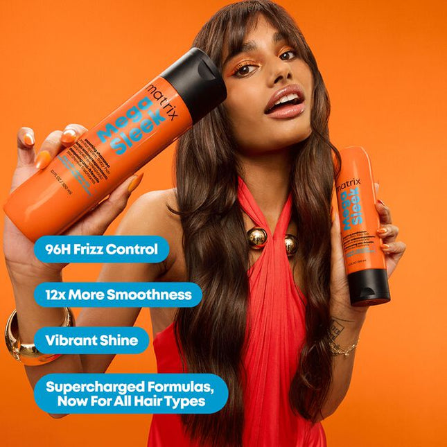 An essential professional smoothing conditioner that empowers stylists to deliver up to 96 hours of frizz-free perfection. The Matrix Mega Sleek Conditioner, with jojoba oil and oleic acid, instantly detangles and hydrates, creating the perfect foundation for a sleek, long-lasting style.