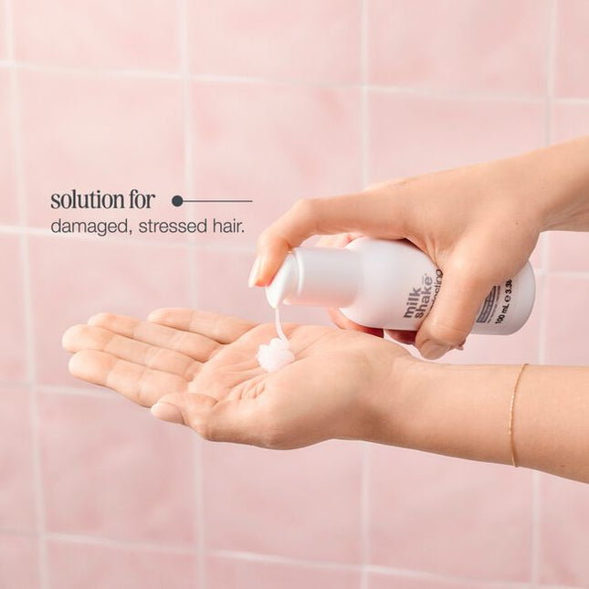 Protects hair fiber from heat damage up to 230°C/446°F. Provides softness and shine to the hair with an intense smoothing action. Formulated with milk proteins and enhanced with NutriBond Complex™, a naturally derived blend of rice proteins, amino acids and hyaluronic acid that repairs hair bonds for stronger, healthier looking hair you can feel.