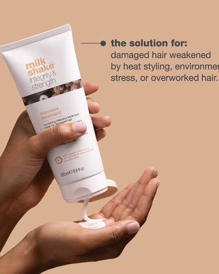 Rich, creamy mask delivers targeted care to restore softness and manageability to dry, damaged strands. With a blend of organic murumuru butter and amaranth seed extract, it deeply nourishes, smooths frizz, and supports hair’s natural strength. Hair feels instantly softer, easier to detangle, and more resilient to everyday stress.