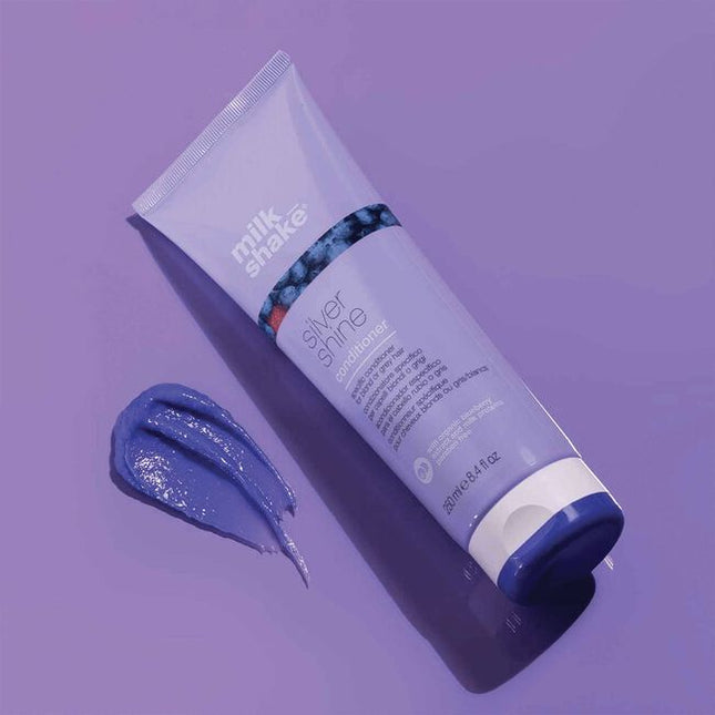 Maintaining the perfect color is possible with milk_shake silver shine conditioner. Infused with vibrant violet pigment, this is an active toning conditioner for grey hair, white, & blonde hair. This purple conditioner helps neutralize yellow in hair & mute unwanted brassiness. For further toning, cleanse first with silver shine shampoo.