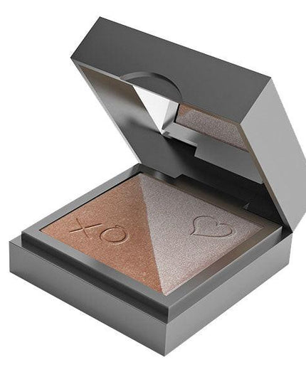 A duo of perfectly paired shades in one convenient compact making it effortless to achieve a flawless highlight and contour every time!