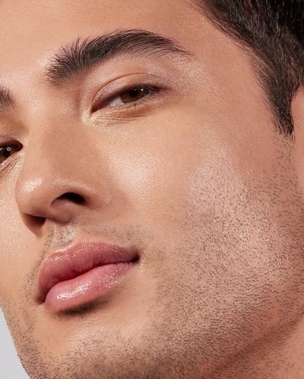 Bring your best skin to light. This weightless, longwearing formulation floats on to diffuse imperfections instantly with undetectable, buildable medium coverage, while a HydroRelief Complex works to improve and maintain skin’s moisture balance and barrier function over time. Clinically proven to hydrate for up to 16 hours*, Lightform leaves skin with a lasting natural radiance that glows from within.