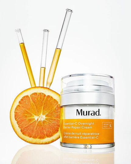 Vitamin C moisturizer is supercharged with antioxidants to help neutralize pollutants, brighten and smooth while strengthening skin’s barrier overnight.