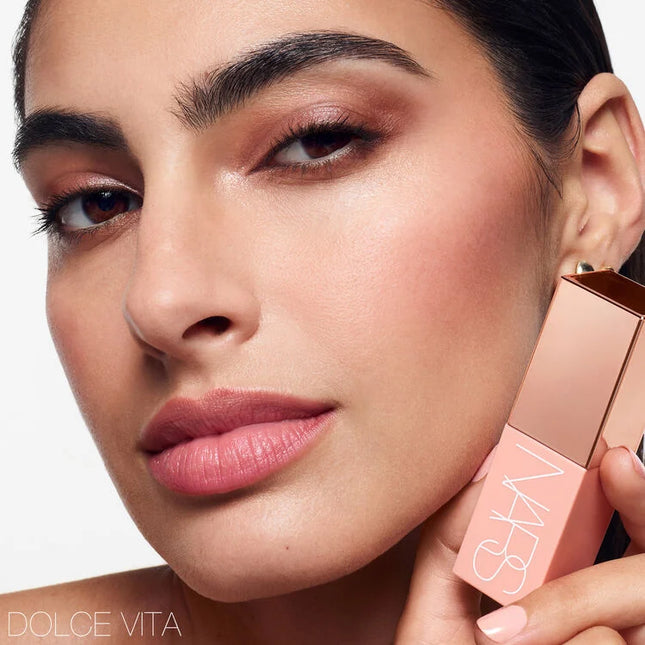Indulge in a radiant rush of color that’s loaded with hydrating skincare benefits. Create a lasting, natural-looking glow with a seamlessly silky formula that layers and blends without streaking. Lightweight, ultra-creamy texture applies easily for transfer-resistant cheek color. Buildable pigment allows for customized application, ranging from a soft wash of color to an intensified effect. Infused with Sodium Hyaluronate for hydration, plus Vegan Protein for healthy-looking skin.