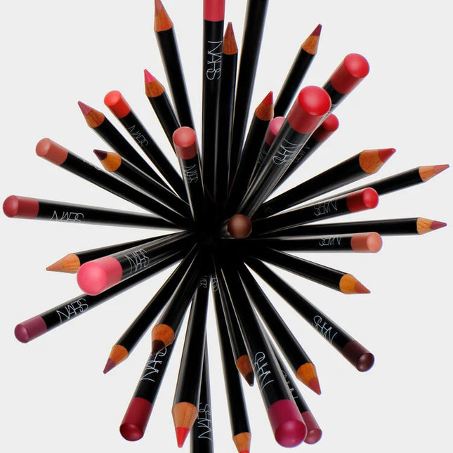 Sharpenable lip liner in highly pigmented shades for laser-focus precision