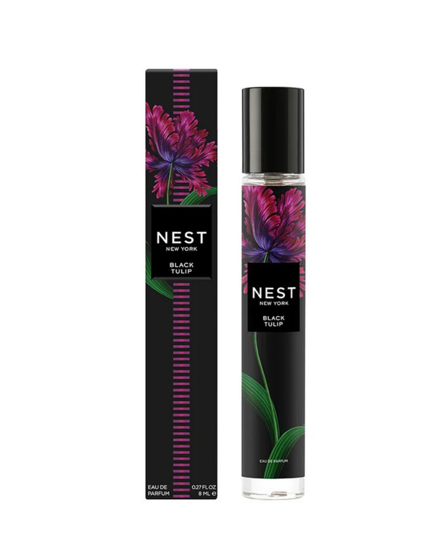 This seductive chypre travel-size spray blends the sensuality of Japanese violet and Indonesian jasmine with the richness of patchouli and the freshness of pink peppercorn. Black amber plum and black cherry bring a dark fruity accord to create a sultry fragrance.