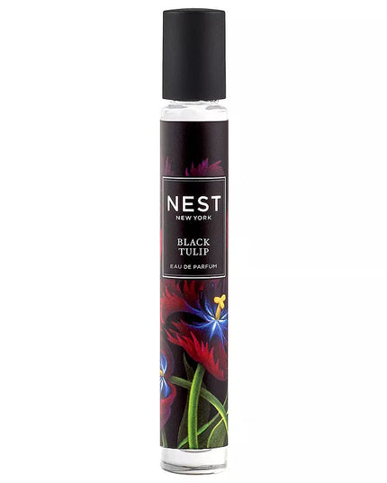 This seductive chypre eau de parfum blends the sensuality of Japanese violet and Indonesian jasmine with the richness of patchouli and the freshness of pink peppercorn. Black amber plum and black cherry bring a dark fruity accord to create a sultry fragrance.