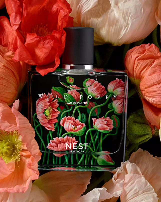 This spirited, fruity-floral eau de parfum captures the evolution of a poppy flower from bud to blossom by blending rose de Grasse and hints of Himalayan jasmine with the luscious aromas of pear, raspberry, and apricot.