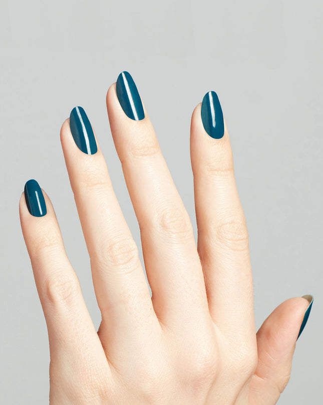 Let you nails create a scene with a dramatic "steal-the-show" teal dipping powder. Use with Infinite Shine Primer and Infinite Shine Gloss for extended wear.
