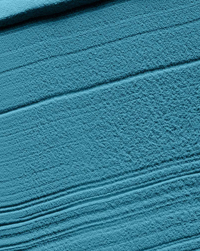 Let you nails create a scene with a dramatic "steal-the-show" teal dipping powder. Use with Infinite Shine Primer and Infinite Shine Gloss for extended wear.