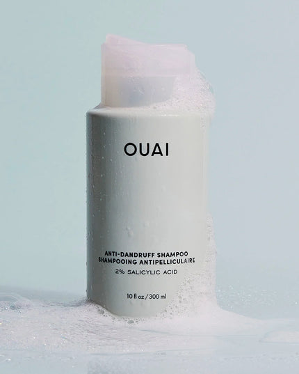 This gentle shampoo with salicylic acid helps reduce flaking, itching, and irritation associated with dandruff while leaving hair feeling clean and soft.