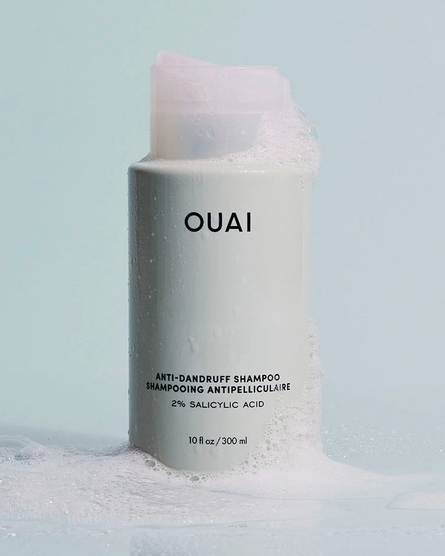 This gentle shampoo with salicylic acid helps reduce flaking, itching, and irritation associated with dandruff while leaving hair feeling clean and soft.