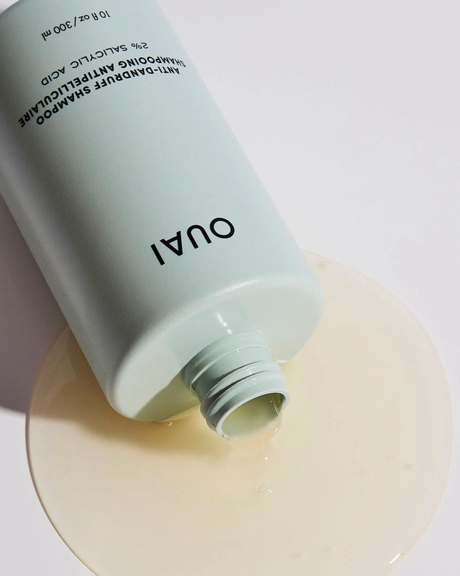 This gentle shampoo with salicylic acid helps reduce flaking, itching, and irritation associated with dandruff while leaving hair feeling clean and soft.