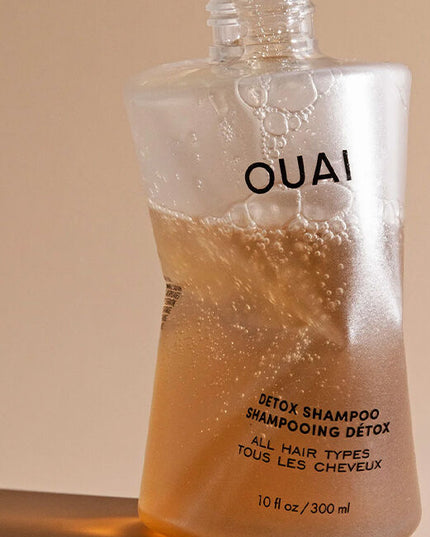 This clarifying shampoo deeply cleanses away dirt, oil and product buildup with apple cider vinegar while keratin helps strengthen hair.