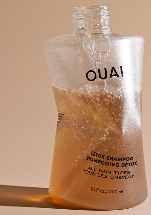 This clarifying shampoo deeply cleanses away dirt, oil and product buildup with apple cider vinegar while keratin helps strengthen hair.