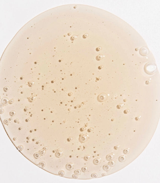 This clarifying shampoo deeply cleanses away dirt, oil and product buildup with apple cider vinegar while keratin helps strengthen hair.