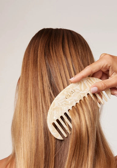 A lightweight, color-safe conditioner with just the right amount of hydration for fine strands that strengthens and leaves hair soft and volumized.