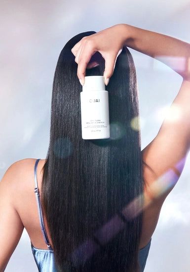 This in-shower Hair Gloss is made with Hyaluronic Acid and Rice Water and will protect color, boost shine, reduce frizz and take strength up a notch.