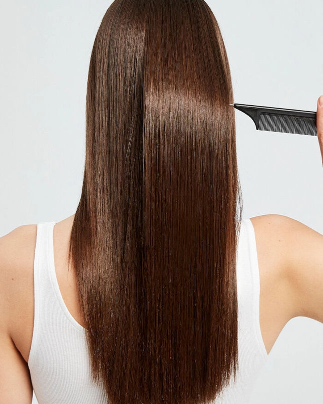 This ultra-lightweight hair oil is color-safe and provides heat protection while fighting frizz and smoothing hair.