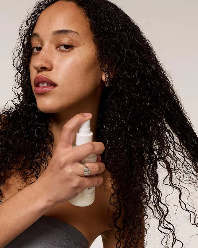 This leave in conditioner detangles hair and protects against heat and damage to reduce frizz and flyaways for perfectly smooth, silky hair.