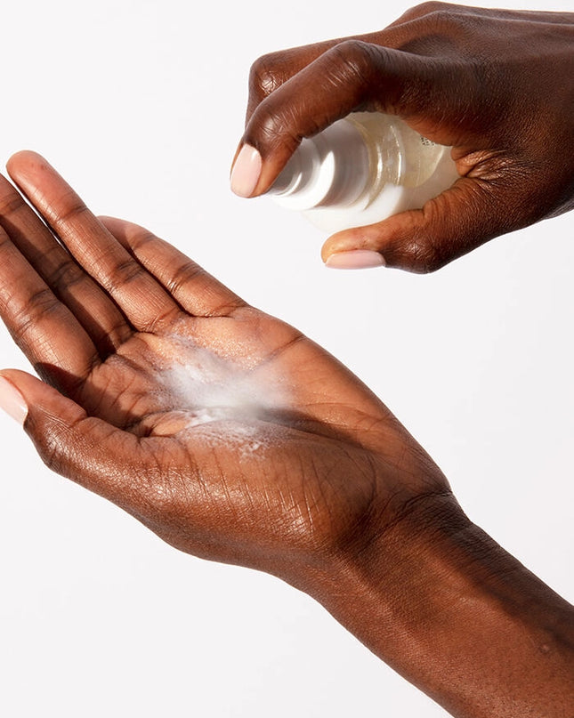 This leave in conditioner detangles hair and protects against heat and damage to reduce frizz and flyaways for perfectly smooth, silky hair.