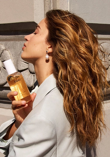 This salt-free Wave Spray enhances natural texture, helps control frizz and adds hydration for soft-to-touch beachy texture.