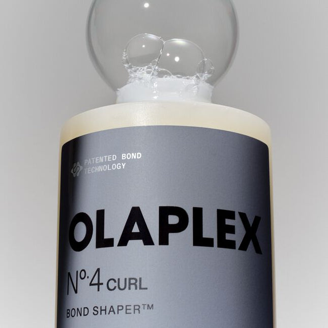 Curls are structurally unique–more bonds, more bends, more prone to breakage. This shampoo for coily, curly, and wavy hair delivers multi-action care to instantly strengthen, define, hydrate and target your hair’s unique combination of needs, no matter your pattern.