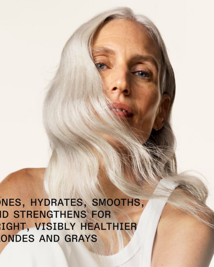 This ultra-concentrated purple conditioner features micro-fine pigments that deposit tone-balancing pigment to areas of the cuticle that No.4P can’t lock on to, sealing in brightness for natural or color-treated blondes or greys.