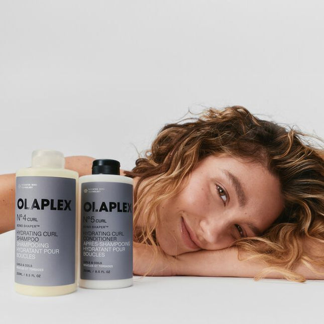 Curls are structurally unique–more bonds, more bends, more prone to breakage. This shampoo for coily, curly, and wavy hair delivers multi-action care to instantly strengthen, define, hydrate and target your hair’s unique combination of needs, no matter your pattern.