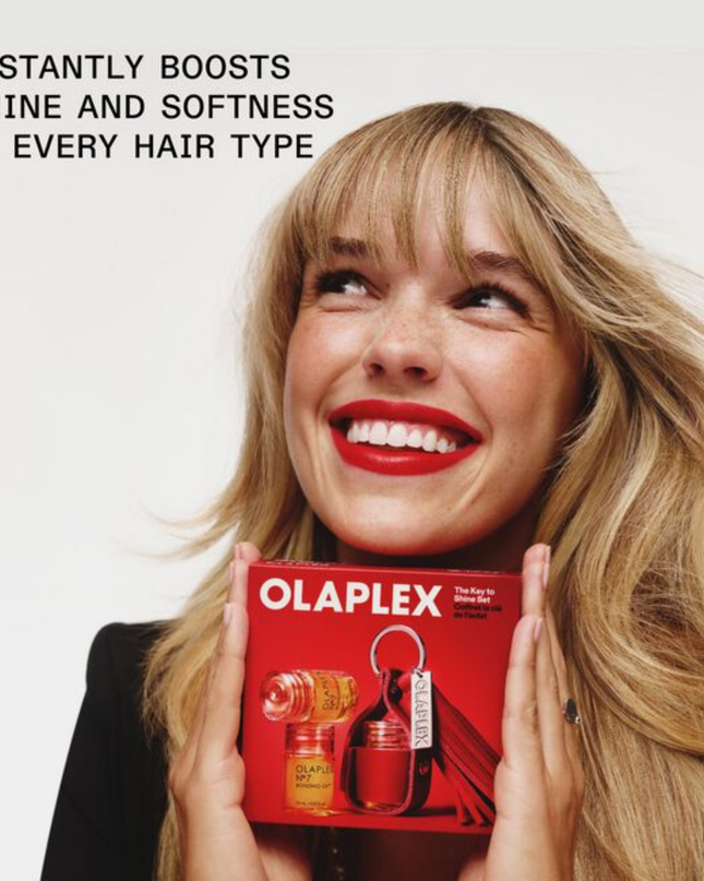 Unlock next-level shine on the go with a limited-edition stocking stuffer featuring three mini OLAPLEX N°.7 BONDING OILS™ and an exclusive keychain to keep your glow within reach. This set is sure to sell out, so make sure you get one for you and your hair-obsessed BFF!