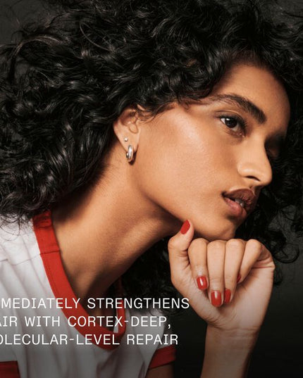 Olaplex Traveling Stylist Kit with No.3 Hair Perfector (1) 3.3oz. Olaplex Bond Multiplier No. 1  • (2) 3.3oz. Olaplex Bond Perfector No. 2  • (1) 3.3oz. Olaplex Hair Perfector Take Home No. 3