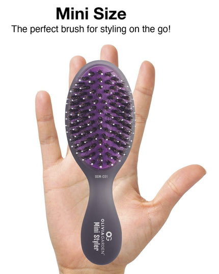 The Olivia Garden Smooth & Shine Styler is a special blend of boar & nylon bristles for superior styling on all hair types & extensions. Removable Cushion for easy cleaning to keep your brushes truly clean at all times.