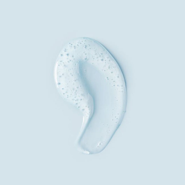 Ouidad's Curl Quencher® Moisturizing Styling Gel holds curls in place while infusing them with replenishing moisture from the inside out. Meadowfoam seed oil penetrates each strand with hydration while arnica flower helps plump and seal the cuticle for frizz-free definition. Revive your natural curl pattern with this styler that adds bounce, definition, and flexible hold.