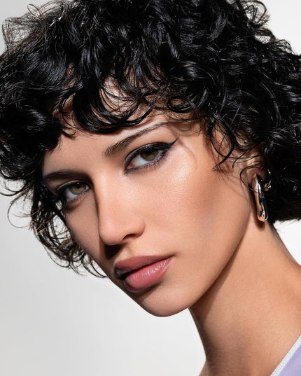 Color-safe, gentle cleansing shampoo that boosts volume and adds shine. Ideal for thin or oily, color-treated hair.