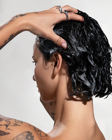 Clarifying shampoo that removes buildup, refreshes hair, and restores shine for color-treated hair.