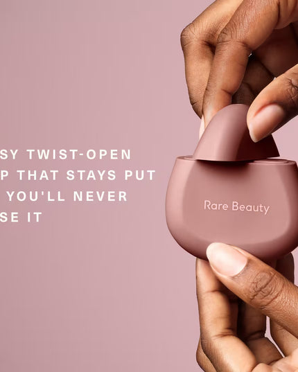With a warm, cozy scent, Rare Beauty Find Comfort Hydrating Hand Cream absorbs quickly to hydrate skin for up to 16 hours while nourishing and softening with a fresh, non-greasy feel.