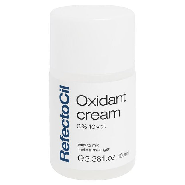 The Oxidant Cream must be mixed with the RefectoCil Cream Hair Dyes to ensure brilliant color results. It is characterized by its easy to mix texture and is a must for RefectoCil Blonde Brow.