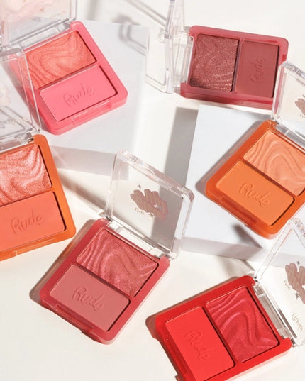 Double the blush, double the glow! This weightless duo pairs a silky matte blush with a luminous shimmer blush, giving you endless ways to customize your perfect flush. Wear each side alone for a soft matte or radiant finish, or blend them together for the ultimate glow-up moment.