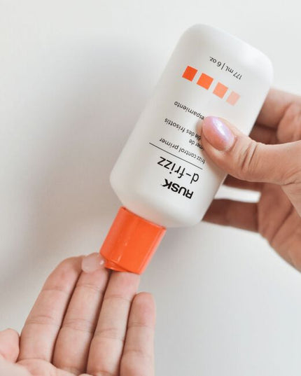 Cancels frizz. Transforms texture. Boosts shine. The ultimate smoothing primer for results that last up to 72-hours with enhanced shine up to 60%.