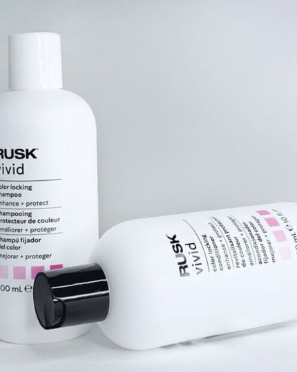This gentle, antioxidant-rich wash helps to revitalize hair while locking in color vibrancy.