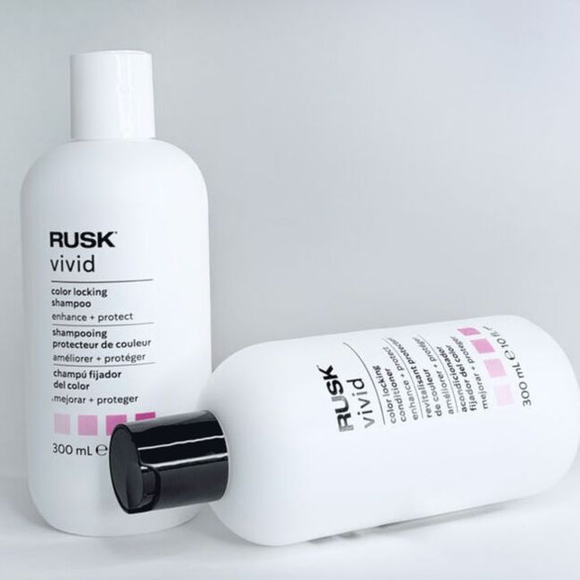 This gentle, antioxidant-rich wash helps to revitalize hair while locking in color vibrancy.
