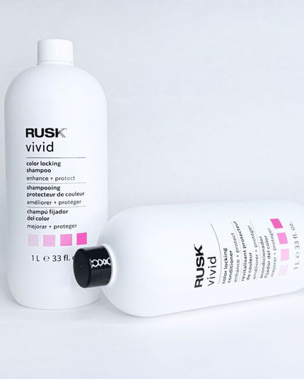 This gentle, antioxidant-rich wash helps to revitalize hair while locking in color vibrancy.
