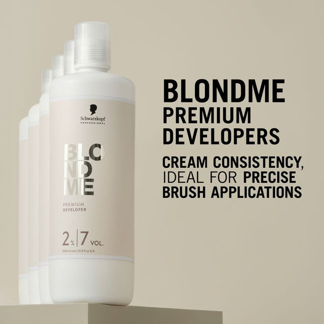 With an enhanced formulation containing glycerin, known for its caring properties, BLONDME 12%/40 Volume Premium Developer is specially developed for the precise application of lightening products. When used with BLONDME Lighteners, Swell Control Technology ensures optimal precision and controlled lightening results. This premium developer is designed to provide optimal performance and care when used with BLONDME color and lightening products.