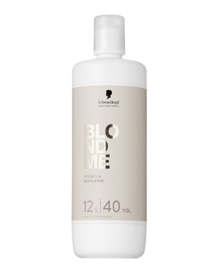 With an enhanced formulation containing glycerin, known for its caring properties, BLONDME 12%/40 Volume Premium Developer is specially developed for the precise application of lightening products. When used with BLONDME Lighteners, Swell Control Technology ensures optimal precision and controlled lightening results. This premium developer is designed to provide optimal performance and care when used with BLONDME color and lightening products.