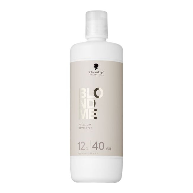 With an enhanced formulation containing glycerin, known for its caring properties, BLONDME 12%/40 Volume Premium Developer is specially developed for the precise application of lightening products. When used with BLONDME Lighteners, Swell Control Technology ensures optimal precision and controlled lightening results. This premium developer is designed to provide optimal performance and care when used with BLONDME color and lightening products.