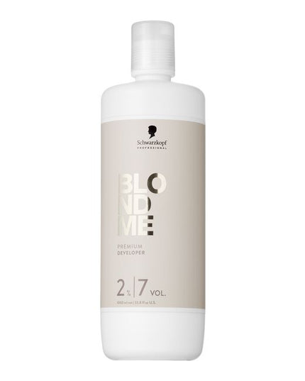 With an enhanced formulation containing glycerin, known for its caring properties, the BLONDME 2%/7 Volume Premium Developer is specially developed for the precise application of lightening products. When used with BLONDME Lighteners, Swell Control Technology ensures optimal precision and controlled lightening results. This premium developer is designed to provide optimal performance and care when used with BLONDME colour and lightening products. 