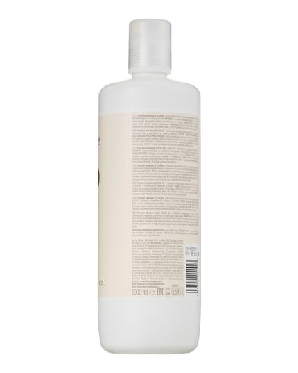 With an enhanced formulation containing glycerin, known for its caring properties, BLONDME 9%/30 Volume Premium Developer is specially developed for the precise application of lightening products. When used with BLONDME Lighteners, Swell Control Technology ensures optimal precision and controlled lightening results. This premium developer is designed to provide optimal performance and care when used with BLONDME color and lightening products. 