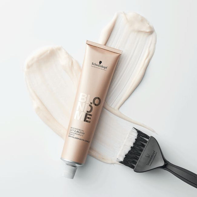 Lift & Blend is for blonde clients, base 6 and lighter with 30-70% white hair, who are looking to maintain their blonde as natural looking as possible with optimal white and grey hair coverage. By lifting up to 4 levels and optimal blending in white hair, Lift & Blend is especially recommended to maintain a natural-looking blonde.